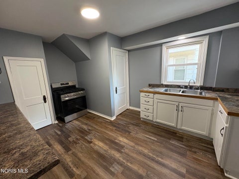 Tiny photo for 2460 Caledonia Street, Toledo, OH 43605 (MLS # 10011430)