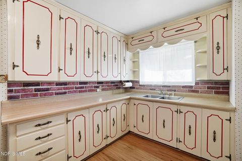 Tiny photo for 333 W 7th St, Perrysburg, OH 43551 (MLS # 10005219)