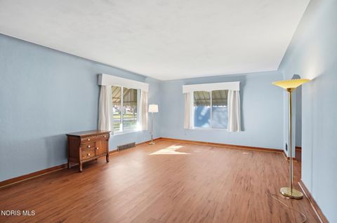 Tiny photo for 333 W 7th St, Perrysburg, OH 43551 (MLS # 10005219)