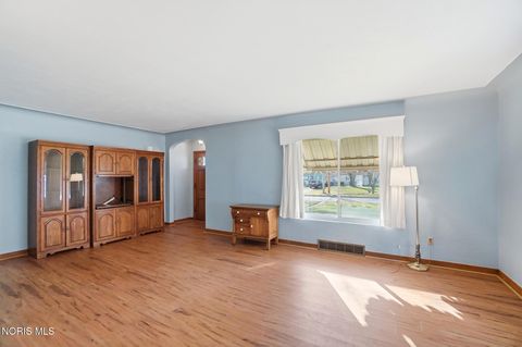 Tiny photo for 333 W 7th St, Perrysburg, OH 43551 (MLS # 10005219)