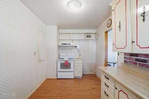 Tiny photo for 333 W 7th St, Perrysburg, OH 43551 (MLS # 10005219)