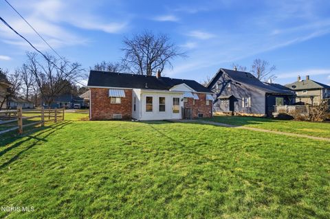 Tiny photo for 333 W 7th St, Perrysburg, OH 43551 (MLS # 10005219)