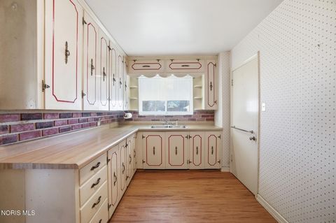 Tiny photo for 333 W 7th St, Perrysburg, OH 43551 (MLS # 10005219)