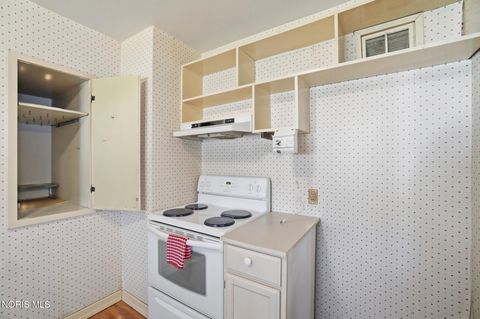 Tiny photo for 333 W 7th St, Perrysburg, OH 43551 (MLS # 10005219)