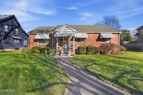 Photo of 333 W 7th St, Perrysburg, OH 43551 (MLS # 10005219)