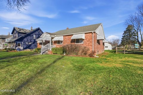 Tiny photo for 333 W 7th St, Perrysburg, OH 43551 (MLS # 10005219)