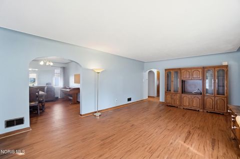 Tiny photo for 333 W 7th St, Perrysburg, OH 43551 (MLS # 10005219)