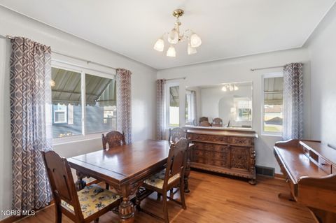 Tiny photo for 333 W 7th St, Perrysburg, OH 43551 (MLS # 10005219)