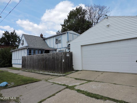 Photo of 2001 Bakewell Street, Toledo, OH 43605 (MLS # 10012699)