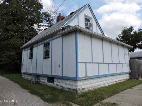 Tiny photo for 2001 Bakewell Street, Toledo, OH 43605 (MLS # 10012699)