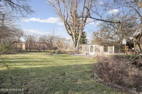 Tiny photo for 2833 Manchester Boulevard, Toledo, OH 43606 (MLS # 10002996)