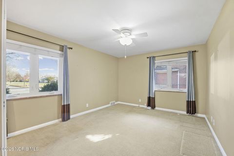 Tiny photo for 2833 Manchester Boulevard, Toledo, OH 43606 (MLS # 10002996)