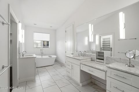 Tiny photo for 1802 Deer Trail Drive, Toledo, OH 43615 (MLS # 10000843)