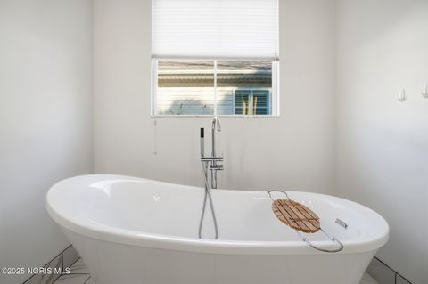 Tiny photo for 1802 Deer Trail Drive, Toledo, OH 43615 (MLS # 10000843)