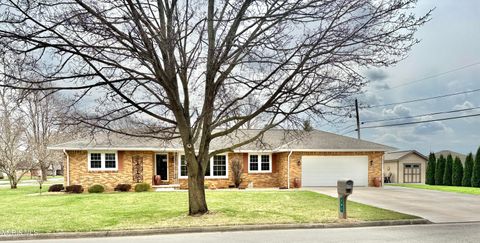 Photo of 701 W Brentwood Drive, Gibsonburg, OH 43431 (MLS # 10005770)