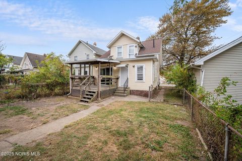 Tiny photo for 1207 E Broadway Street, Toledo, OH 43605 (MLS # 10000303)