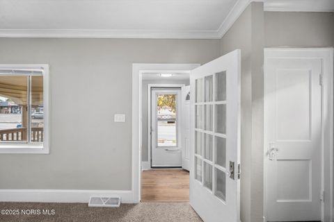 Tiny photo for 1207 E Broadway Street, Toledo, OH 43605 (MLS # 10000303)