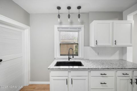 Tiny photo for 1207 E Broadway Street, Toledo, OH 43605 (MLS # 10000303)