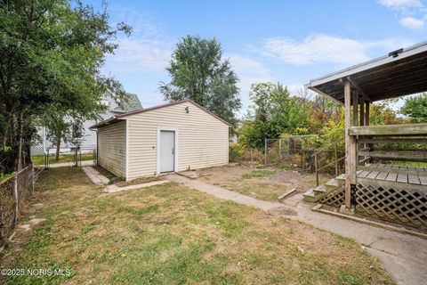Tiny photo for 1207 E Broadway Street, Toledo, OH 43605 (MLS # 10000303)