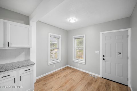 Tiny photo for 1207 E Broadway Street, Toledo, OH 43605 (MLS # 10000303)