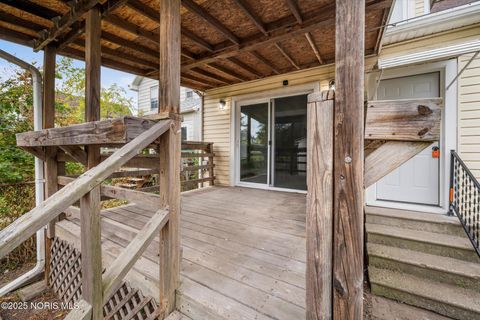 Tiny photo for 1207 E Broadway Street, Toledo, OH 43605 (MLS # 10000303)