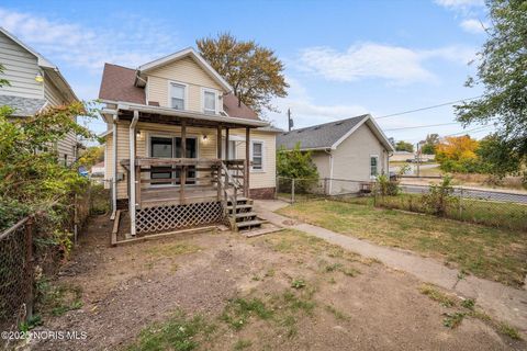 Tiny photo for 1207 E Broadway Street, Toledo, OH 43605 (MLS # 10000303)