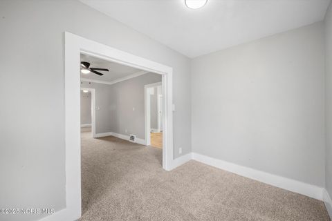 Tiny photo for 1207 E Broadway Street, Toledo, OH 43605 (MLS # 10000303)