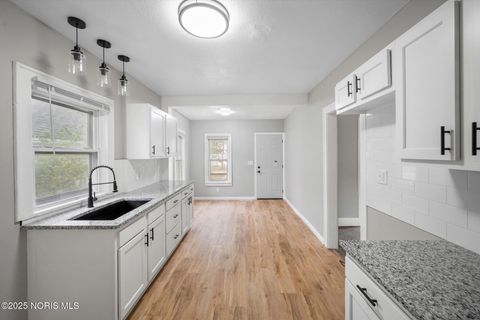 Tiny photo for 1207 E Broadway Street, Toledo, OH 43605 (MLS # 10000303)