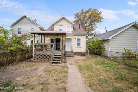 Tiny photo for 1207 E Broadway Street, Toledo, OH 43605 (MLS # 10000303)
