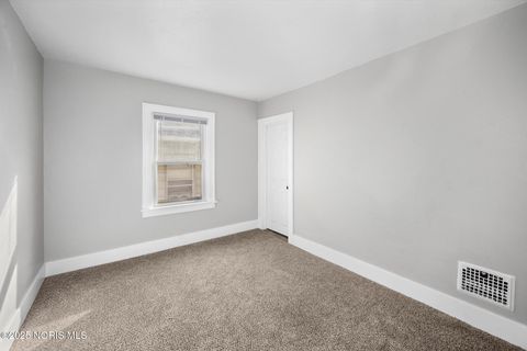 Tiny photo for 1207 E Broadway Street, Toledo, OH 43605 (MLS # 10000303)