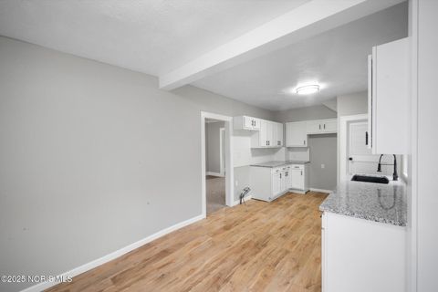 Tiny photo for 1207 E Broadway Street, Toledo, OH 43605 (MLS # 10000303)