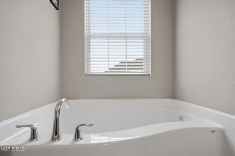 Tiny photo for 3307 Sterlingwood Lane, Perrysburg, OH 43551 (MLS # 10005926)