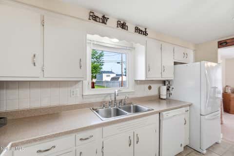 Tiny photo for 336 Wilson Street, Defiance, OH 43512 (MLS # 10009315)