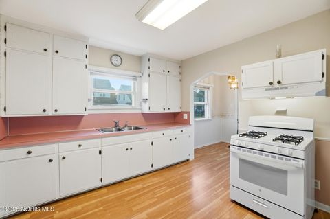 Tiny photo for 2437 Airport Highway, Toledo, OH 43609 (MLS # 10000442)