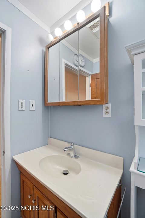 Tiny photo for 2437 Airport Highway, Toledo, OH 43609 (MLS # 10000442)