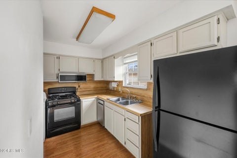 Tiny photo for 1736 Parkway Drive #North, Maumee, OH 43537 (MLS # 10013424)