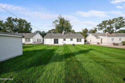 Tiny photo for 1736 Parkway Drive #North, Maumee, OH 43537 (MLS # 10013424)