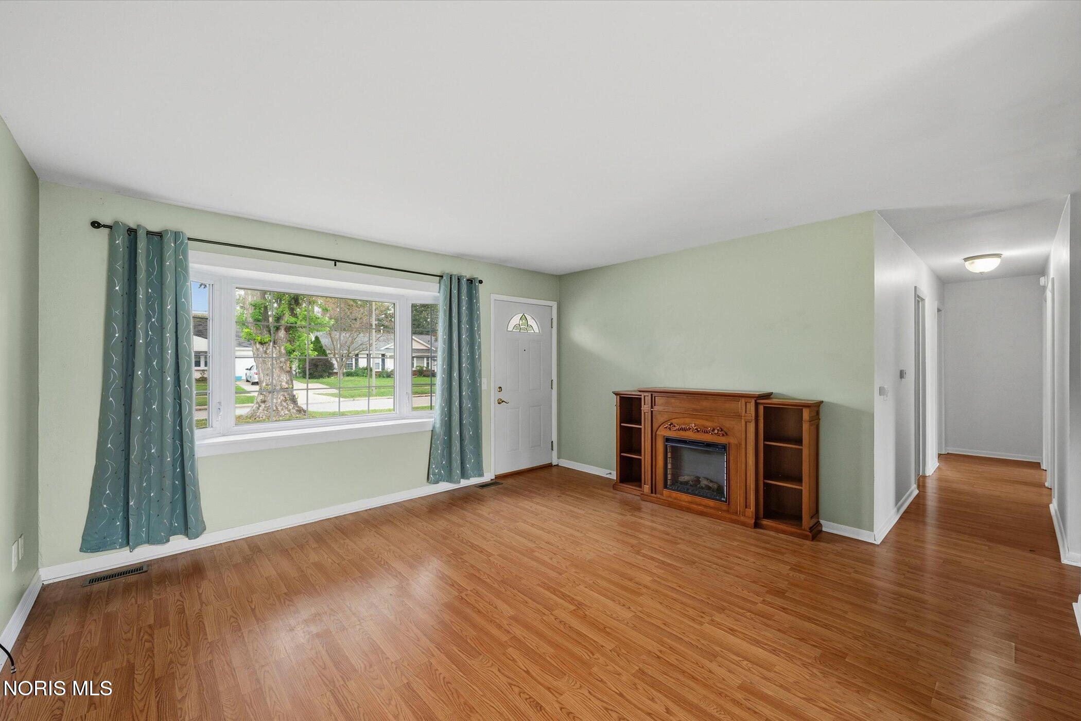 1736 Parkway Drive North