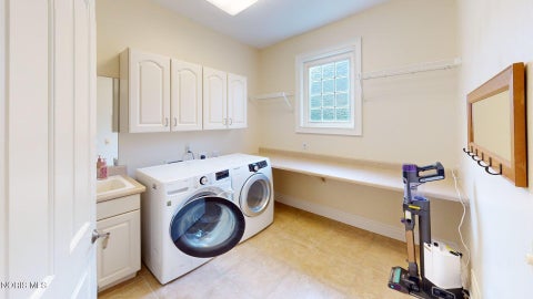 Tiny photo for 7842 Windsor Wood Court, Maumee, OH 43537 (MLS # 10012629)