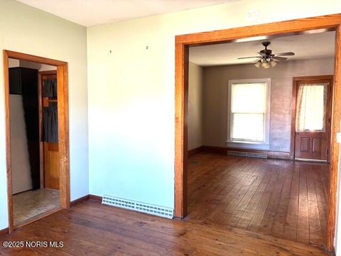 Tiny photo for 212 S Lawn Avenue, Bluffton, OH 45817 (MLS # 10000246)