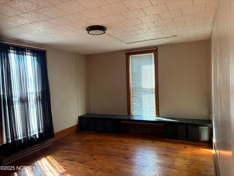 Tiny photo for 212 S Lawn Avenue, Bluffton, OH 45817 (MLS # 10000246)