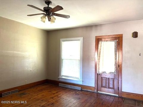 Tiny photo for 212 S Lawn Avenue, Bluffton, OH 45817 (MLS # 10000246)