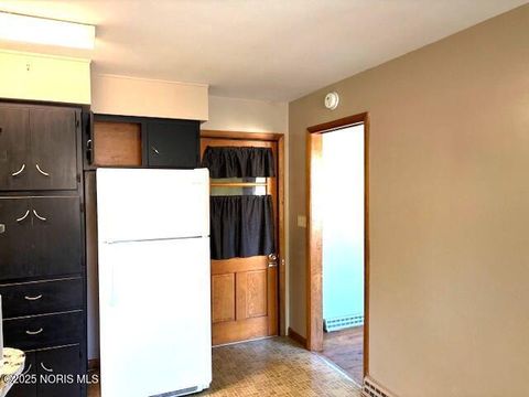 Tiny photo for 212 S Lawn Avenue, Bluffton, OH 45817 (MLS # 10000246)