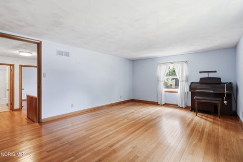 Tiny photo for 216 Esther Lane, Findlay, OH 45840 (MLS # 10013163)