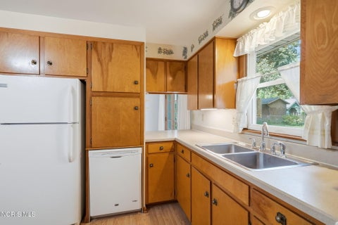 Tiny photo for 216 Esther Lane, Findlay, OH 45840 (MLS # 10013163)