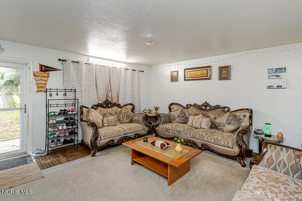 3232 Moffat Road