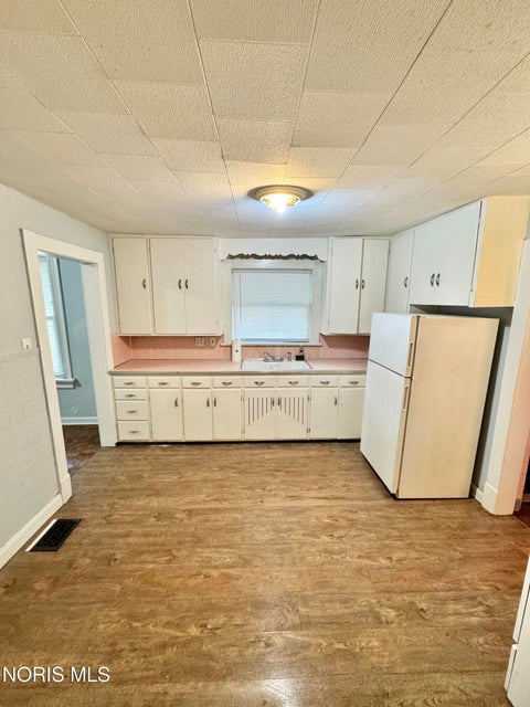 Tiny photo for 158 Everett Street, Toledo, OH 43608 (MLS # 10012985)