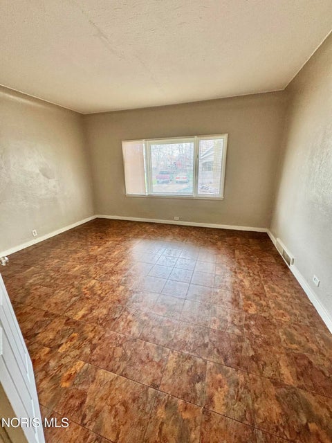 Tiny photo for 158 Everett Street, Toledo, OH 43608 (MLS # 10012985)