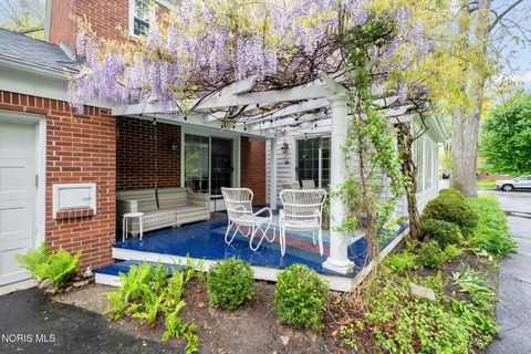 Tiny photo for 4525 Granville Court, Toledo, OH 43615 (MLS # 10007468)