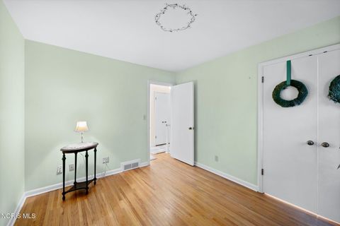 Tiny photo for 4525 Granville Court, Toledo, OH 43615 (MLS # 10007468)